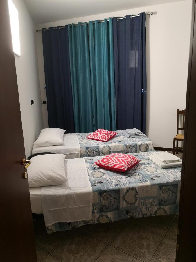 Lux Rho Fiera Panzió Lainate Kültér fotó