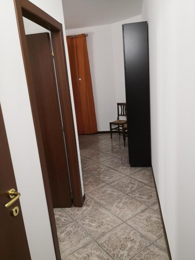 Lux Rho Fiera Panzió Lainate Kültér fotó