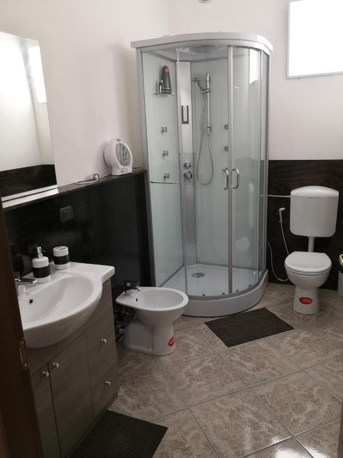 Lux Rho Fiera Panzió Lainate Kültér fotó